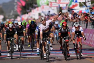 Greipel vince la 2a tappa
